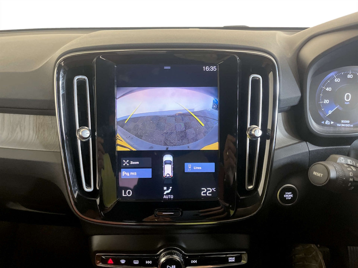 Used Volvo XC40 2021 for sale - 77185917: Photo 25