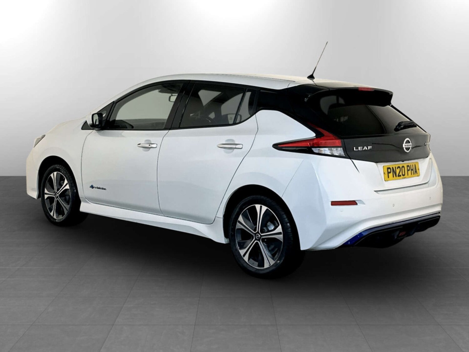 Used Nissan Leaf 2020 for sale - 77475144: Photo 8