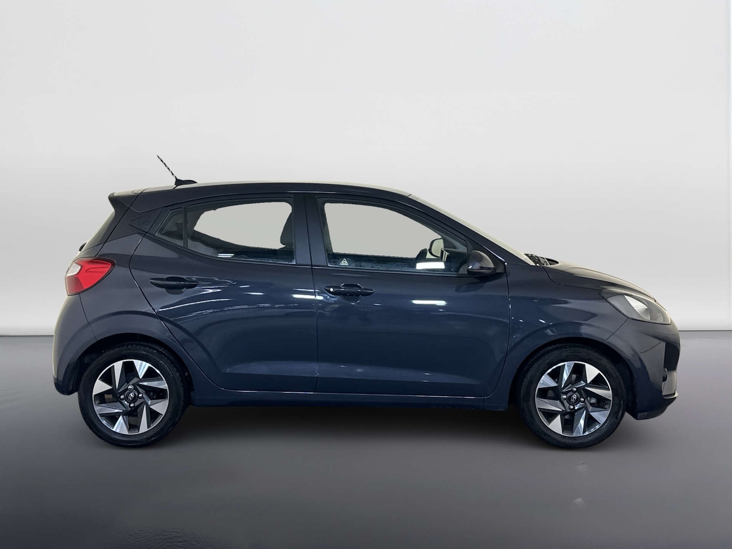 Used Hyundai i10 2023 for sale - 77880498: Photo 11