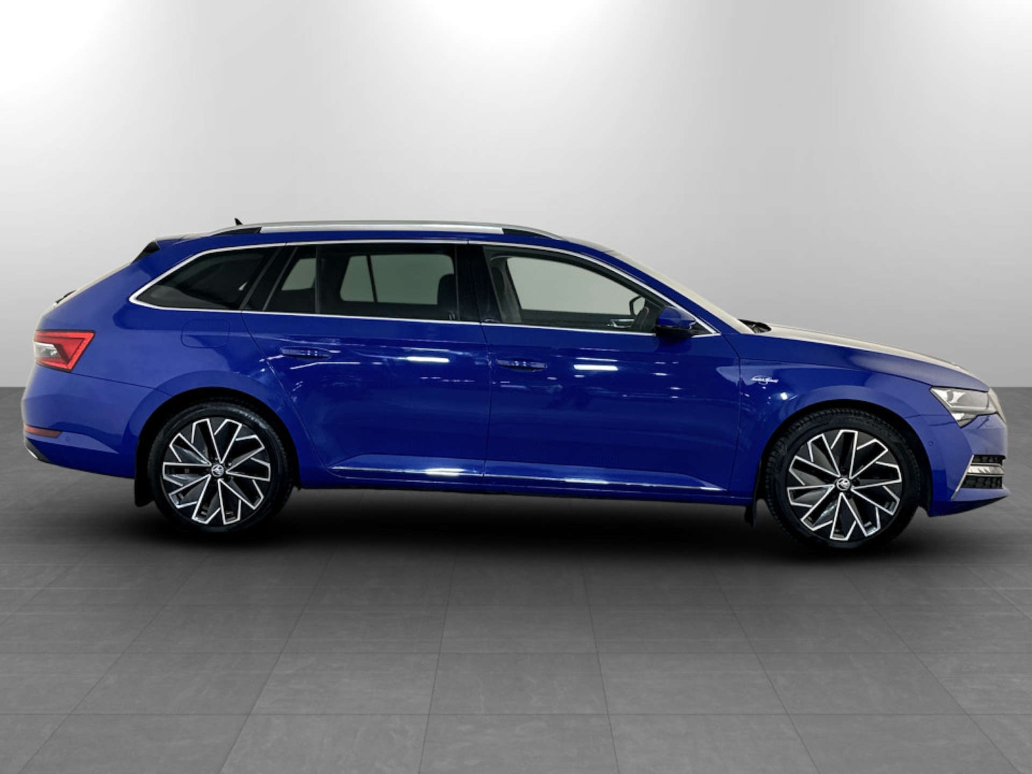 Used Skoda Superb 2021 for sale - 77584017: Photo 10