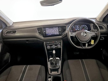 Used Volkswagen T-Roc 2019 for sale - 76382207: Photo