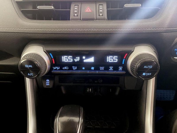 Used Toyota RAV4 2019 for sale - 76302678: Photo 24