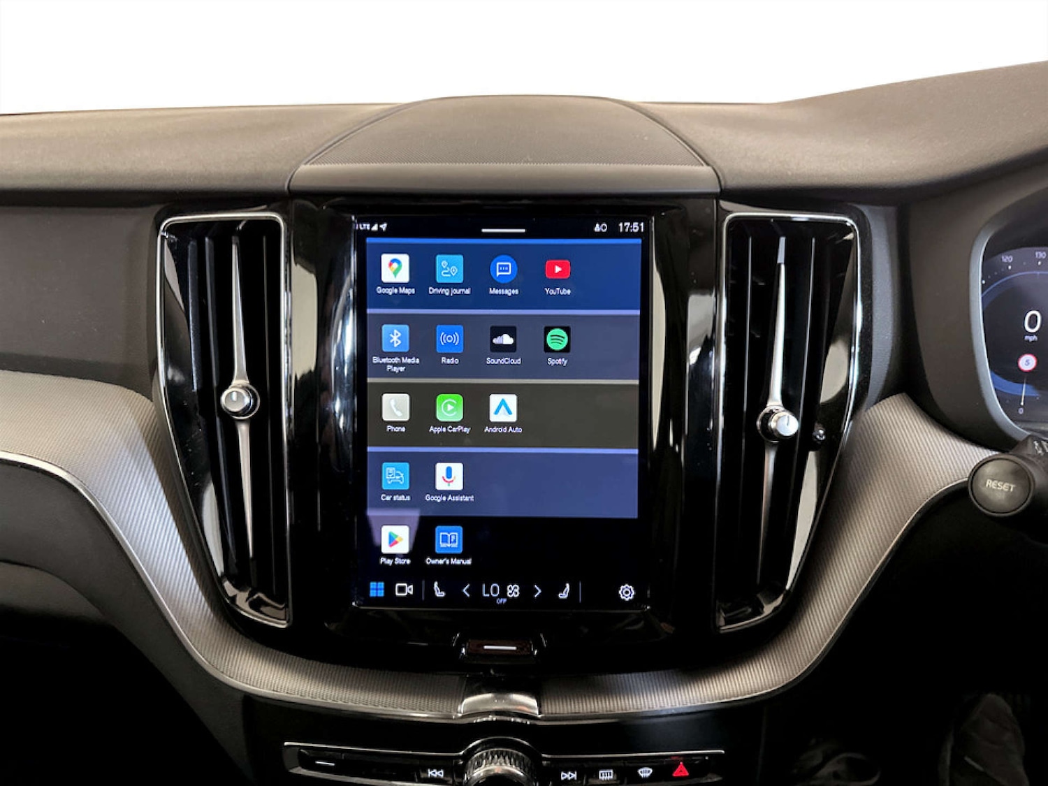 Used Volvo XC60 2022 for sale - 77656565: Photo 23