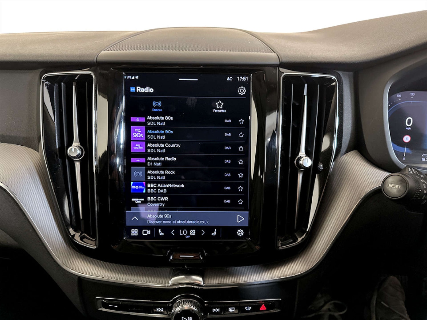 Used Volvo XC60 2022 for sale - 77656565: Photo 24