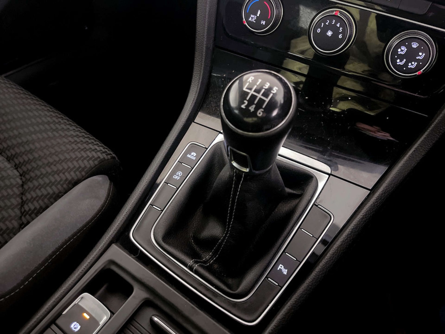 Used Volkswagen Golf 2017 for sale - 77617107: Photo 25