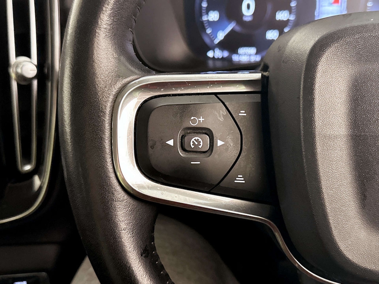 Used Volvo XC40 2018 for sale - 77452467: Photo 17