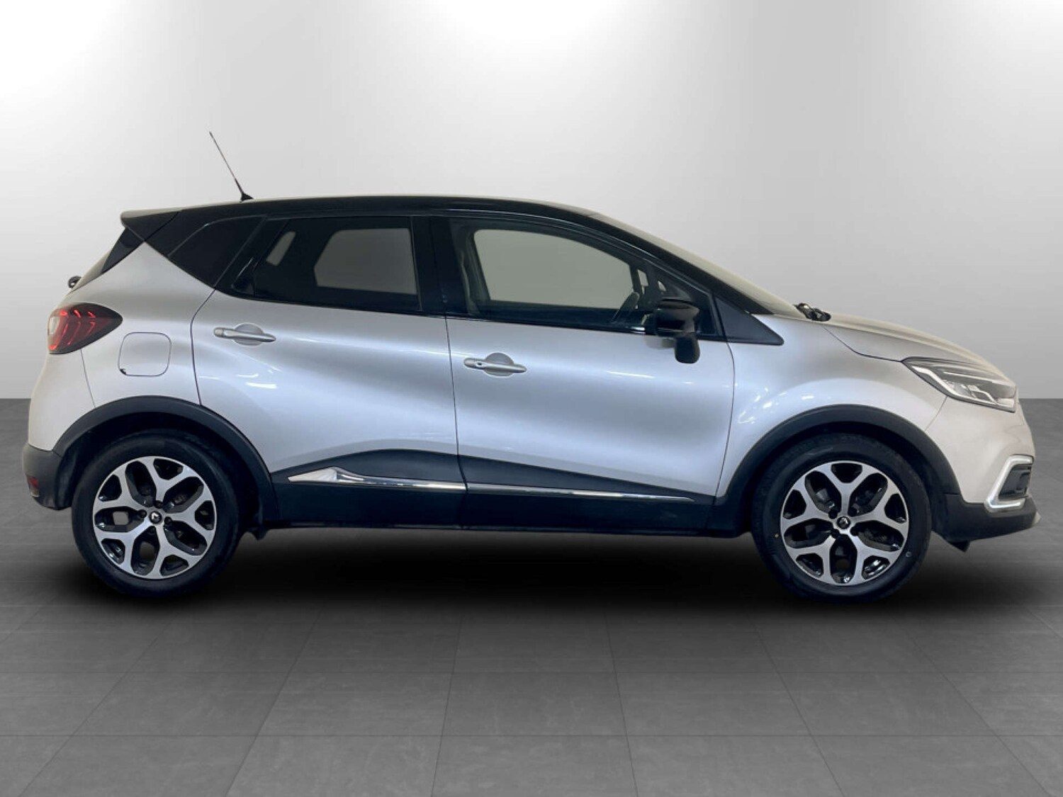 Used Renault Captur 2018 for sale - 77681231: Photo 11