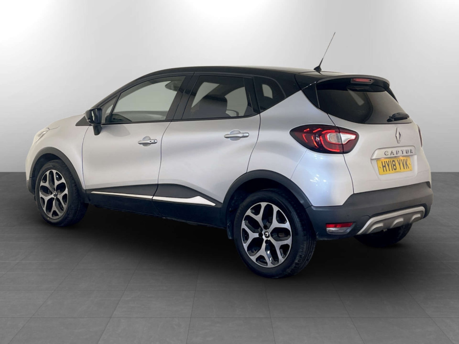 Used Renault Captur 2018 for sale - 77681231: Photo 8