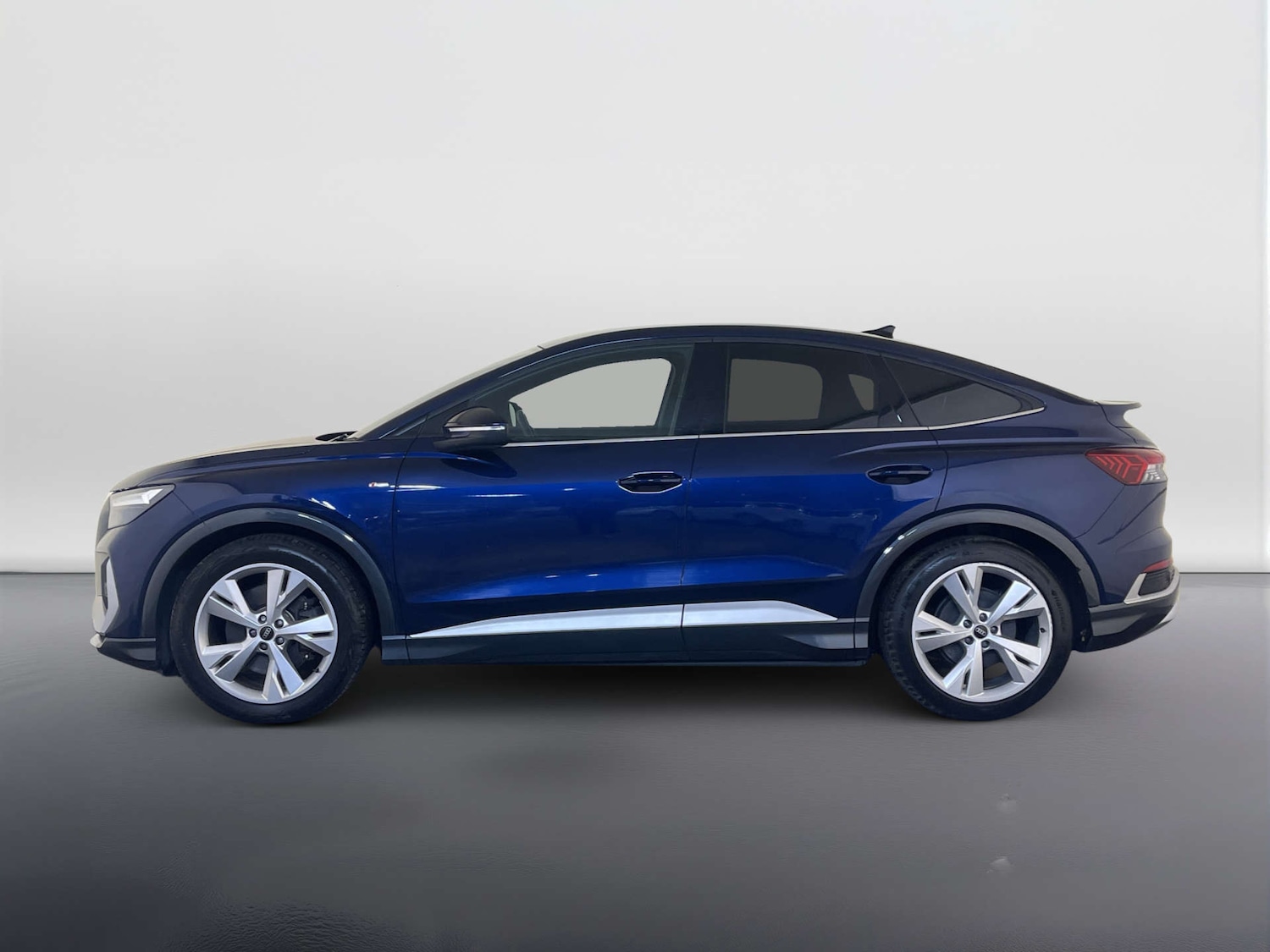 Used Audi Q4 e-tron 2023 for sale - 78196816: Photo 7