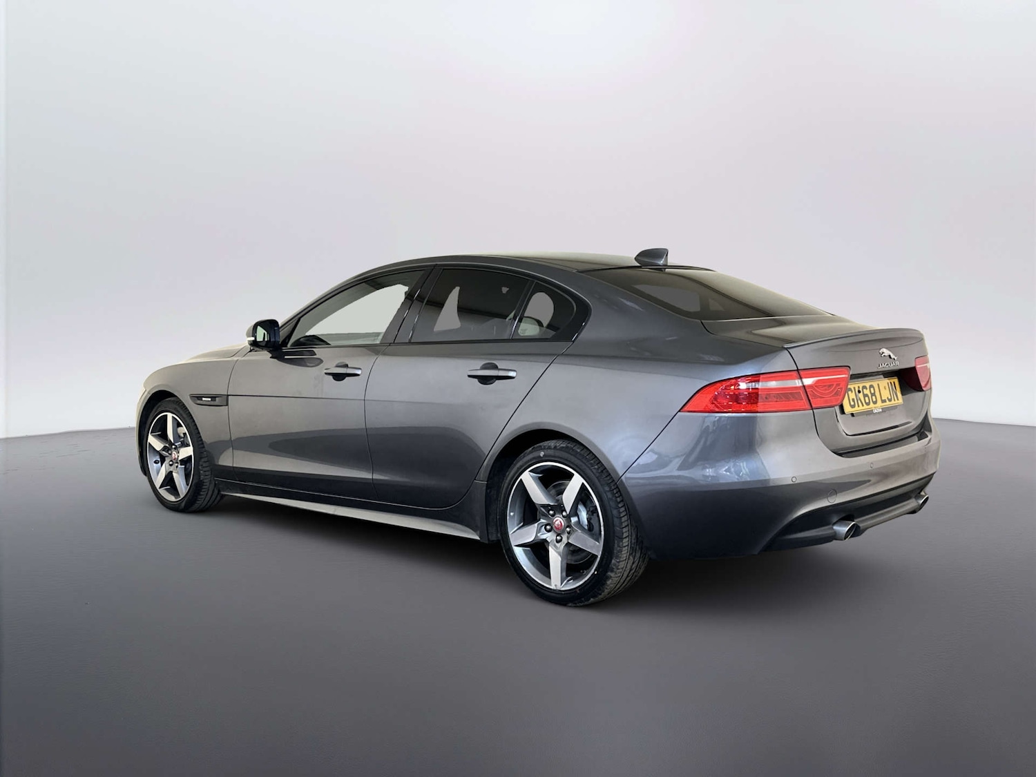 Used Jaguar XE 2018 for sale - 78122996: Photo 8