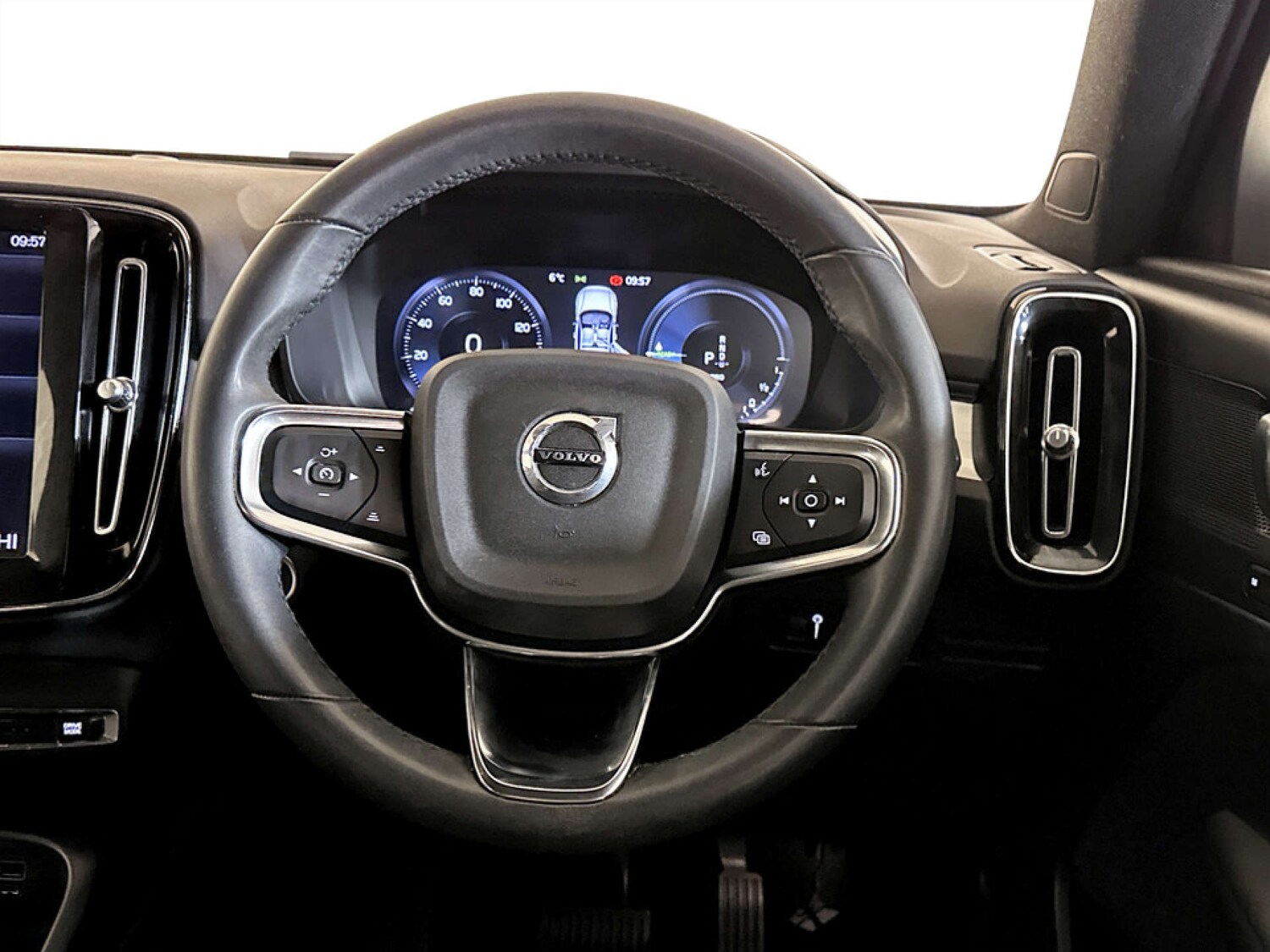 Used Volvo XC40 2023 for sale - 77581168: Photo 16