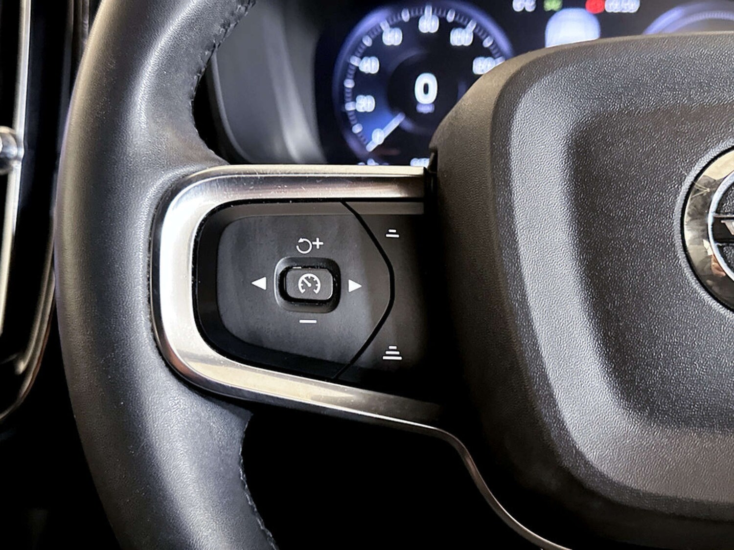 Used Volvo XC40 2023 for sale - 77581168: Photo 17