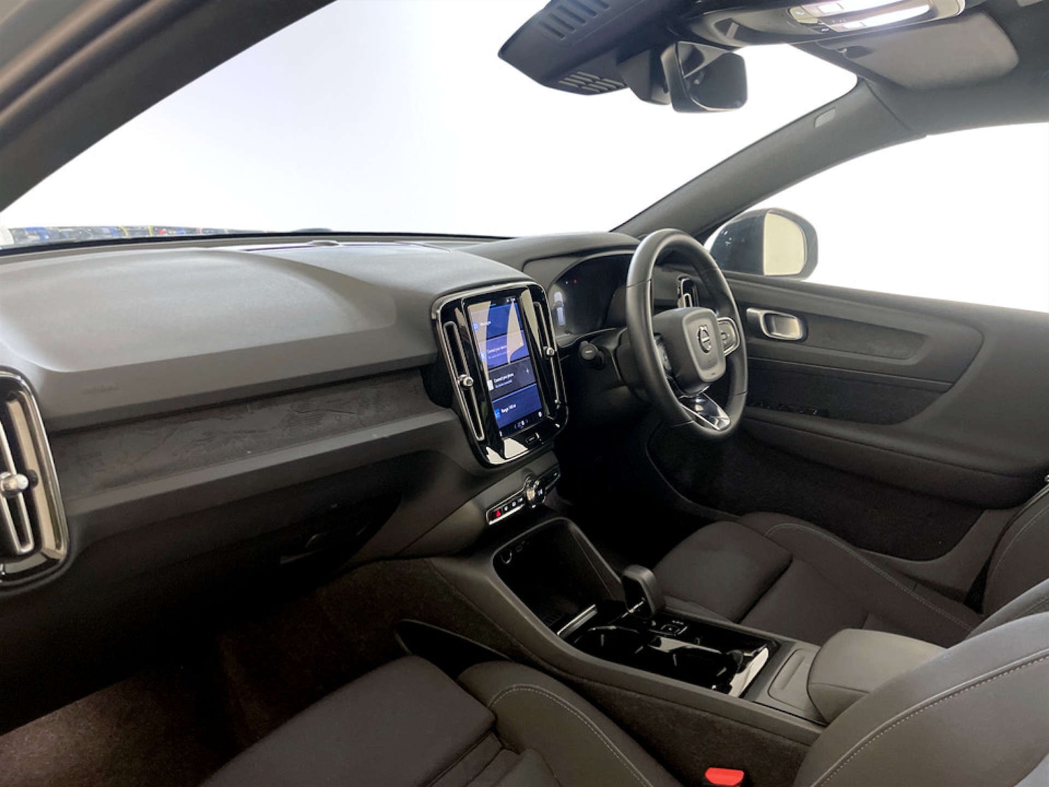 Used Volvo XC40 2023 for sale - 77667836: Photo 11