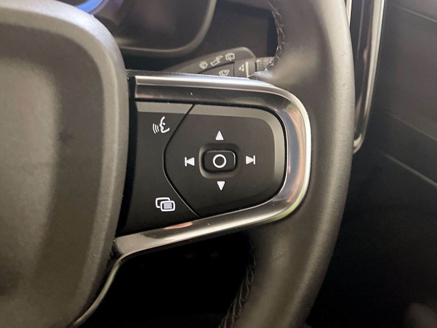 Used Volvo XC40 2023 for sale - 77667836: Photo 17