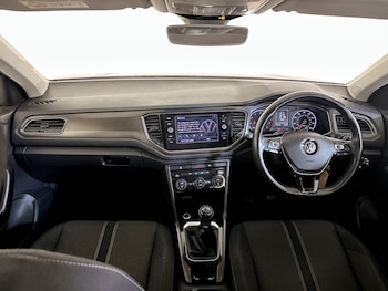 Used Volkswagen T-Roc 2018 for sale - 75408221: Photo