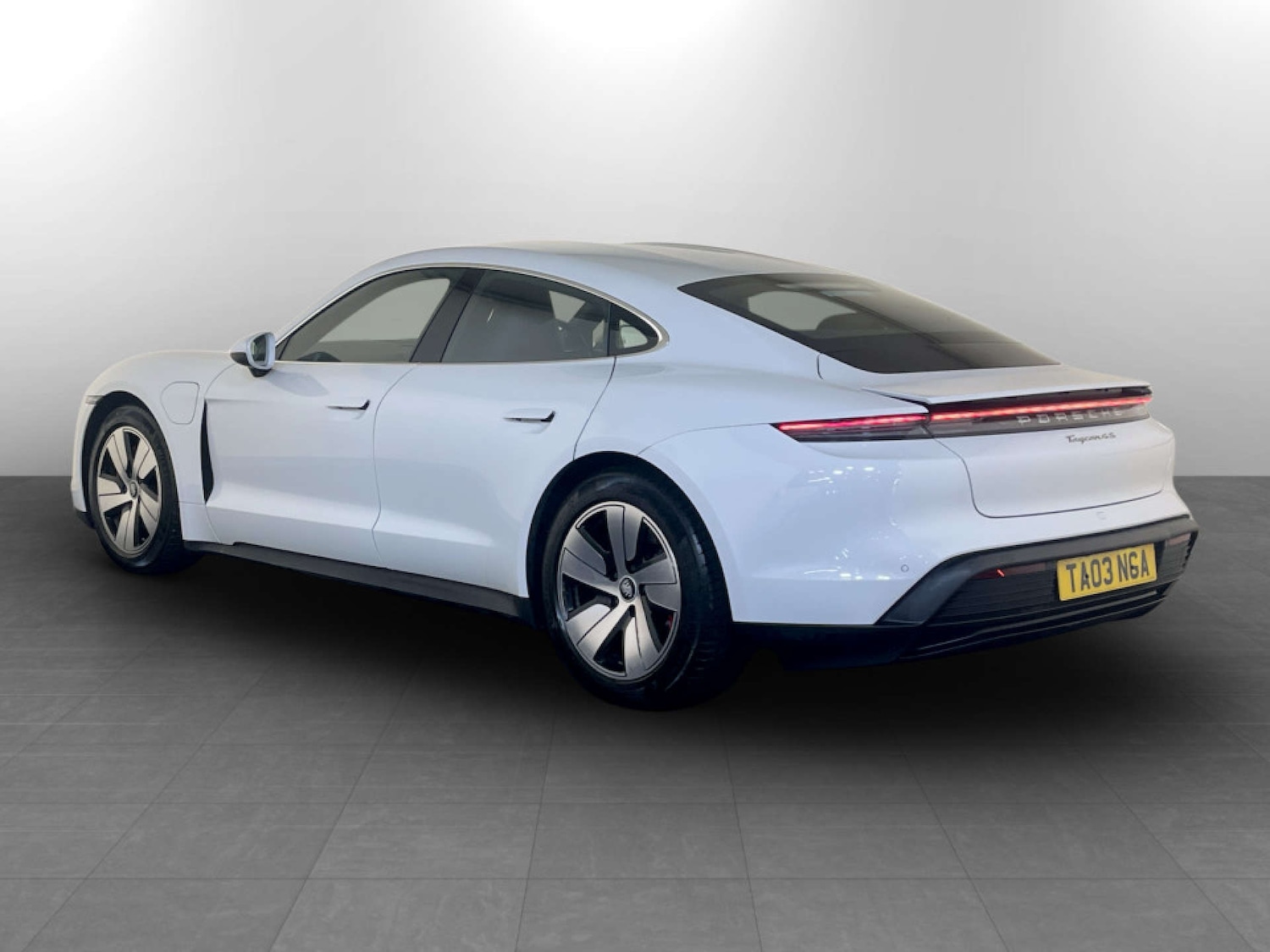 Used Porsche Taycan 2020 for sale - 77261399: Photo 8