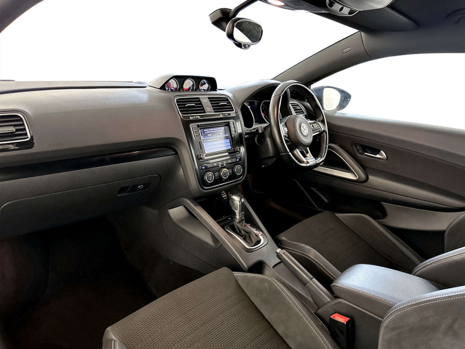 Used Volkswagen Scirocco 2017 for sale - 77328611: Photo 10