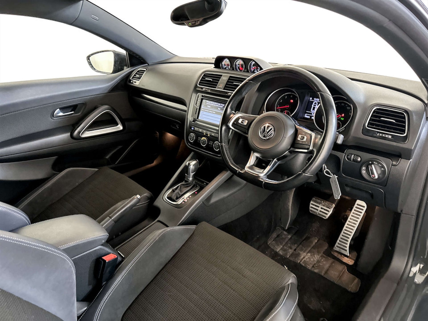 Used Volkswagen Scirocco 2017 for sale - 77328611: Photo 13