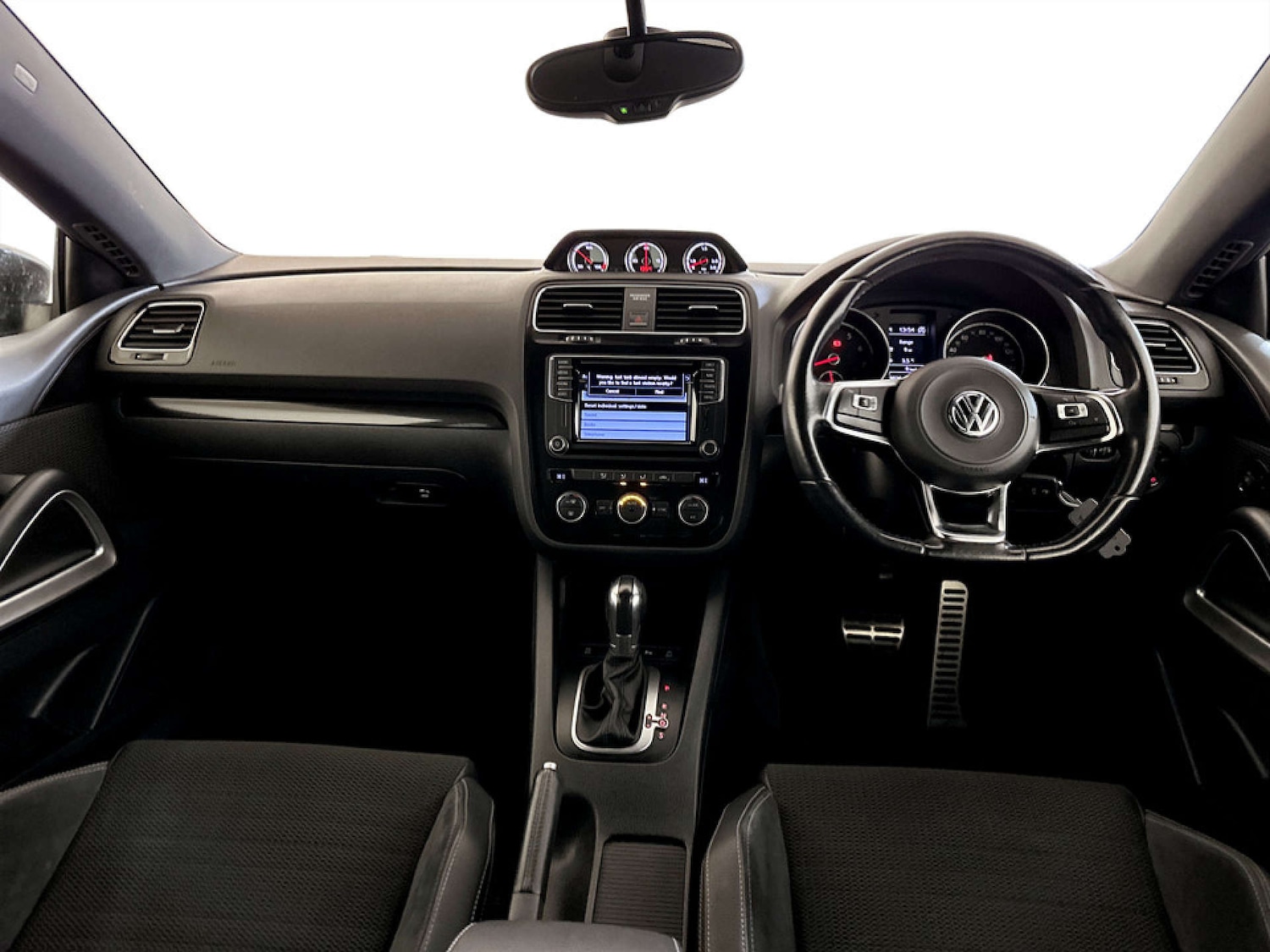 Used Volkswagen Scirocco 2017 for sale - 77328611: Photo 3