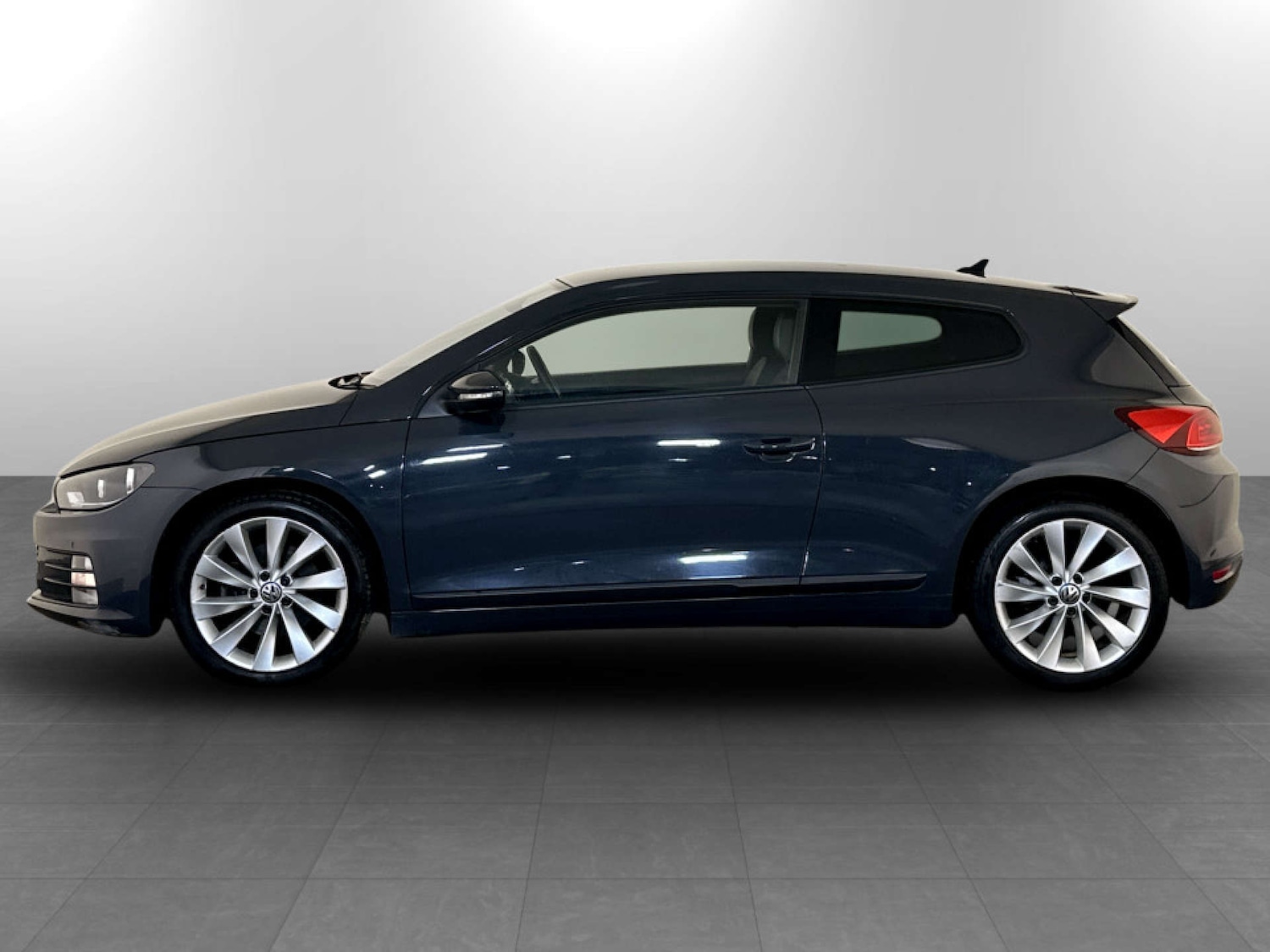 Used Volkswagen Scirocco 2017 for sale - 77328611: Photo 5