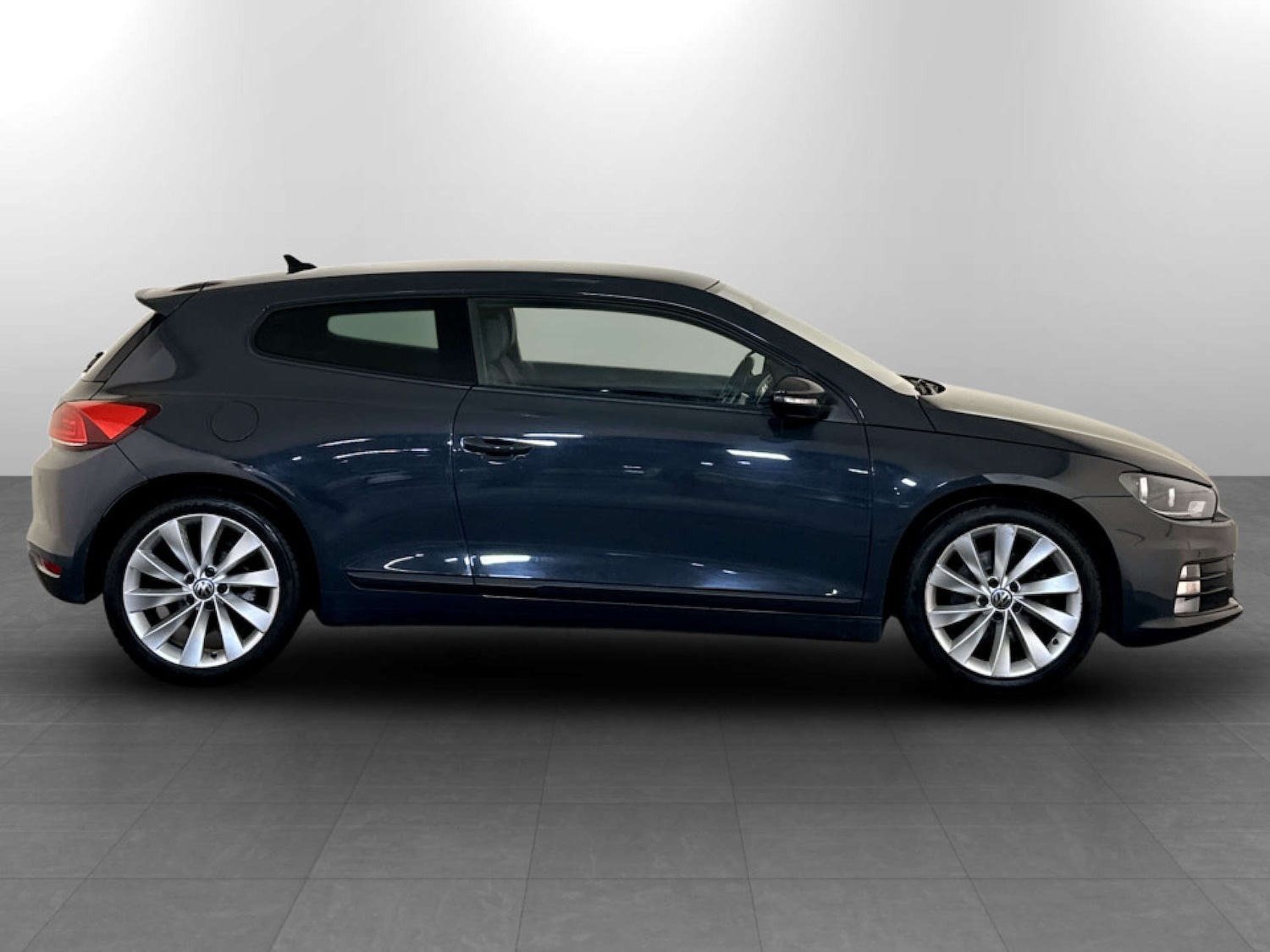 Used Volkswagen Scirocco 2017 for sale - 77328611: Photo 9