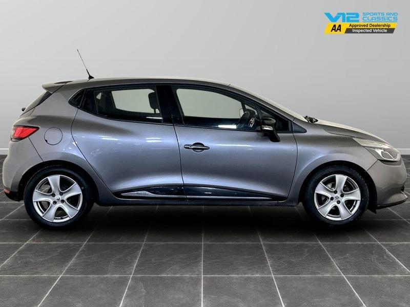 Used Renault Clio 2015 for sale - 76734744: Photo 11