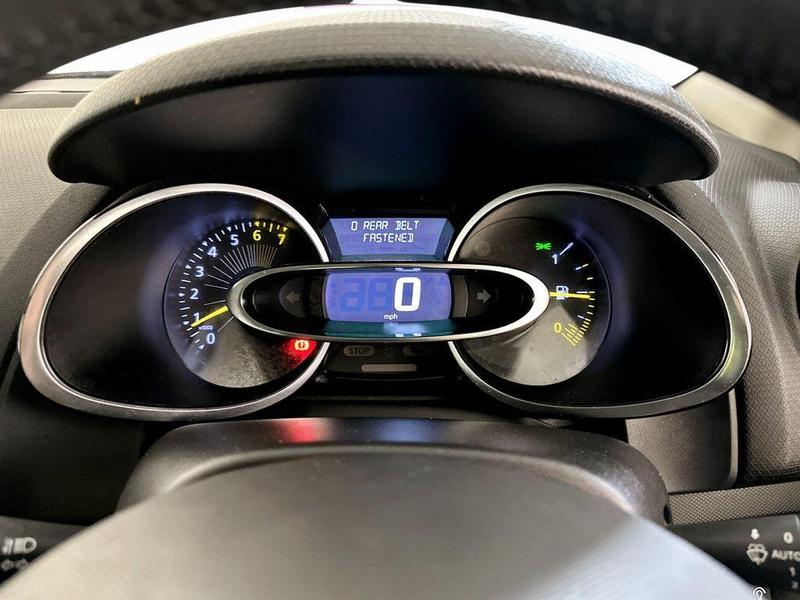 Used Renault Clio 2015 for sale - 76734744: Photo 17