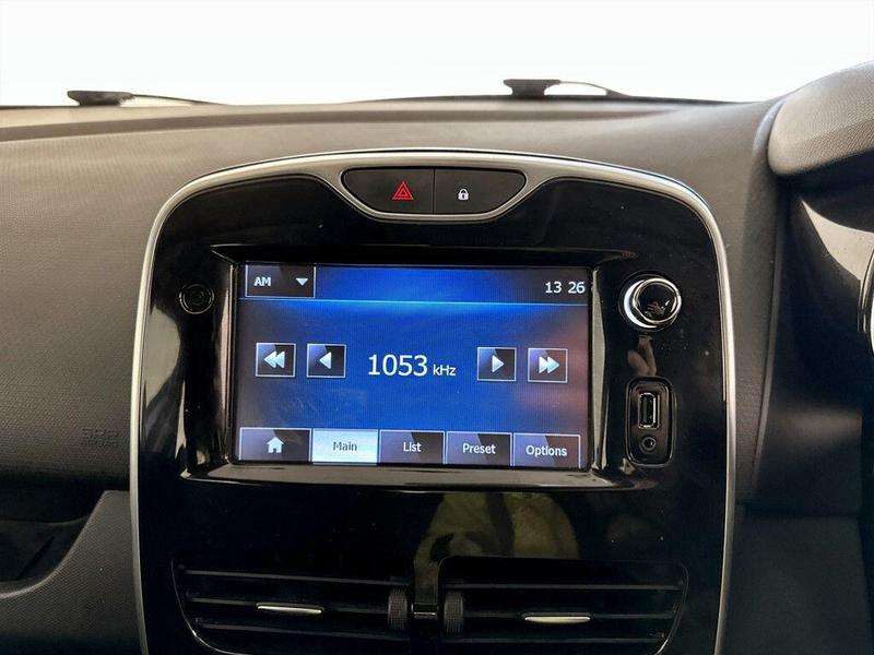 Used Renault Clio 2015 for sale - 76734744: Photo 21