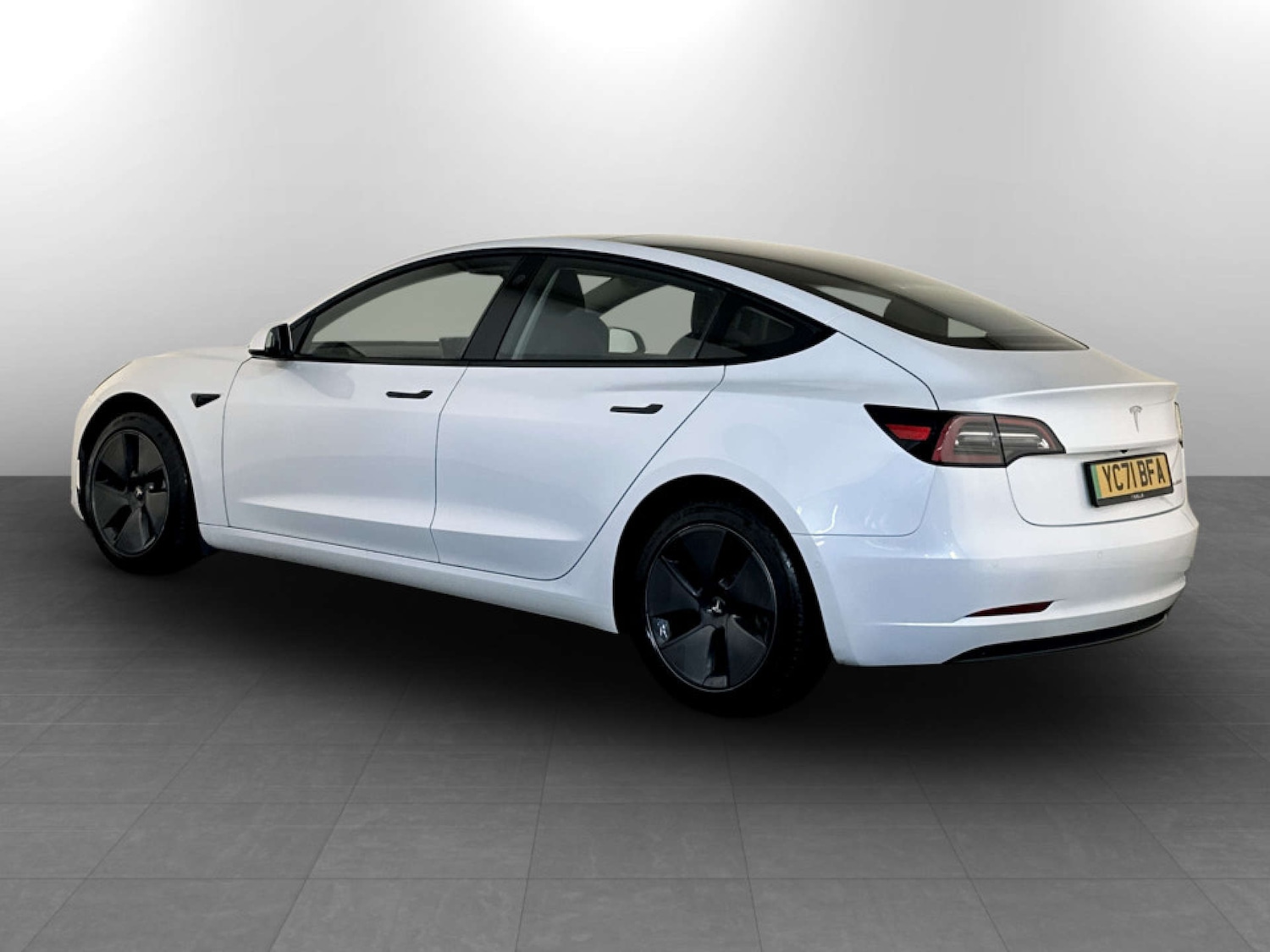 Used Tesla Model 3 2021 for sale - 77285500: Photo 8
