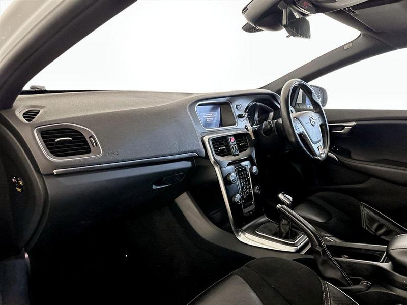 Used Volvo V40 2017 for sale - 76385100: Photo 12