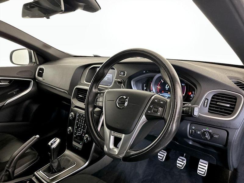 Used Volvo V40 2017 for sale - 76385100: Photo 15