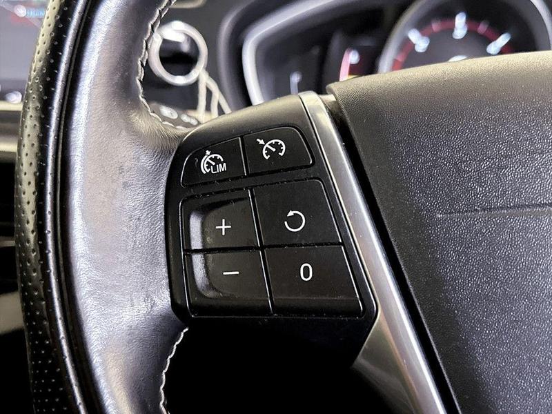 Used Volvo V40 2017 for sale - 76385100: Photo 17