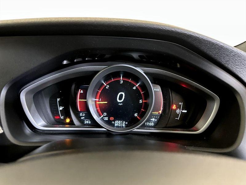 Used Volvo V40 2017 for sale - 76385100: Photo 18