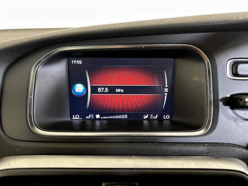 Used Volvo V40 2017 for sale - 76385100: Photo 23