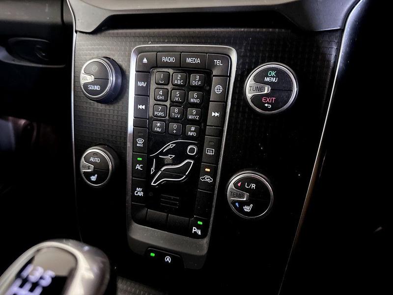 Used Volvo V40 2017 for sale - 76385100: Photo 24