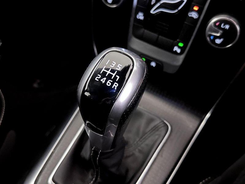 Used Volvo V40 2017 for sale - 76385100: Photo 25