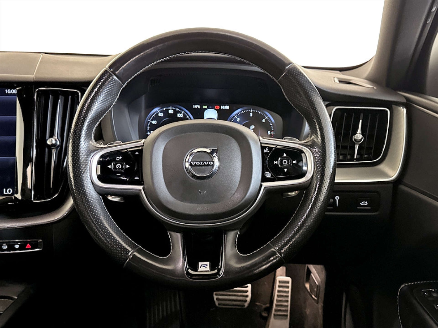 Used Volvo XC60 2017 for sale - 77667869: Photo 16