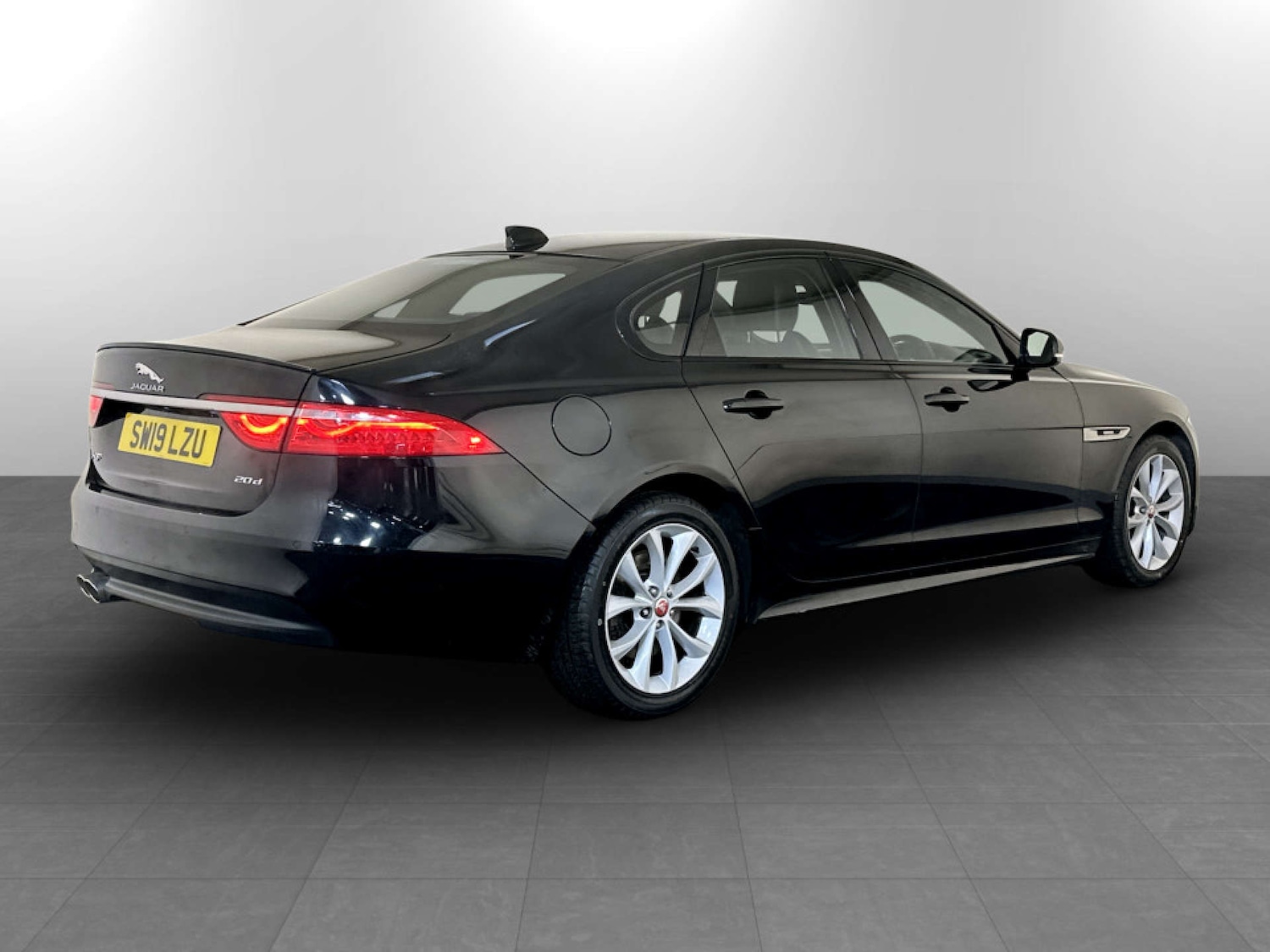 Used Jaguar XF 2019 for sale - 77249213: Photo 11