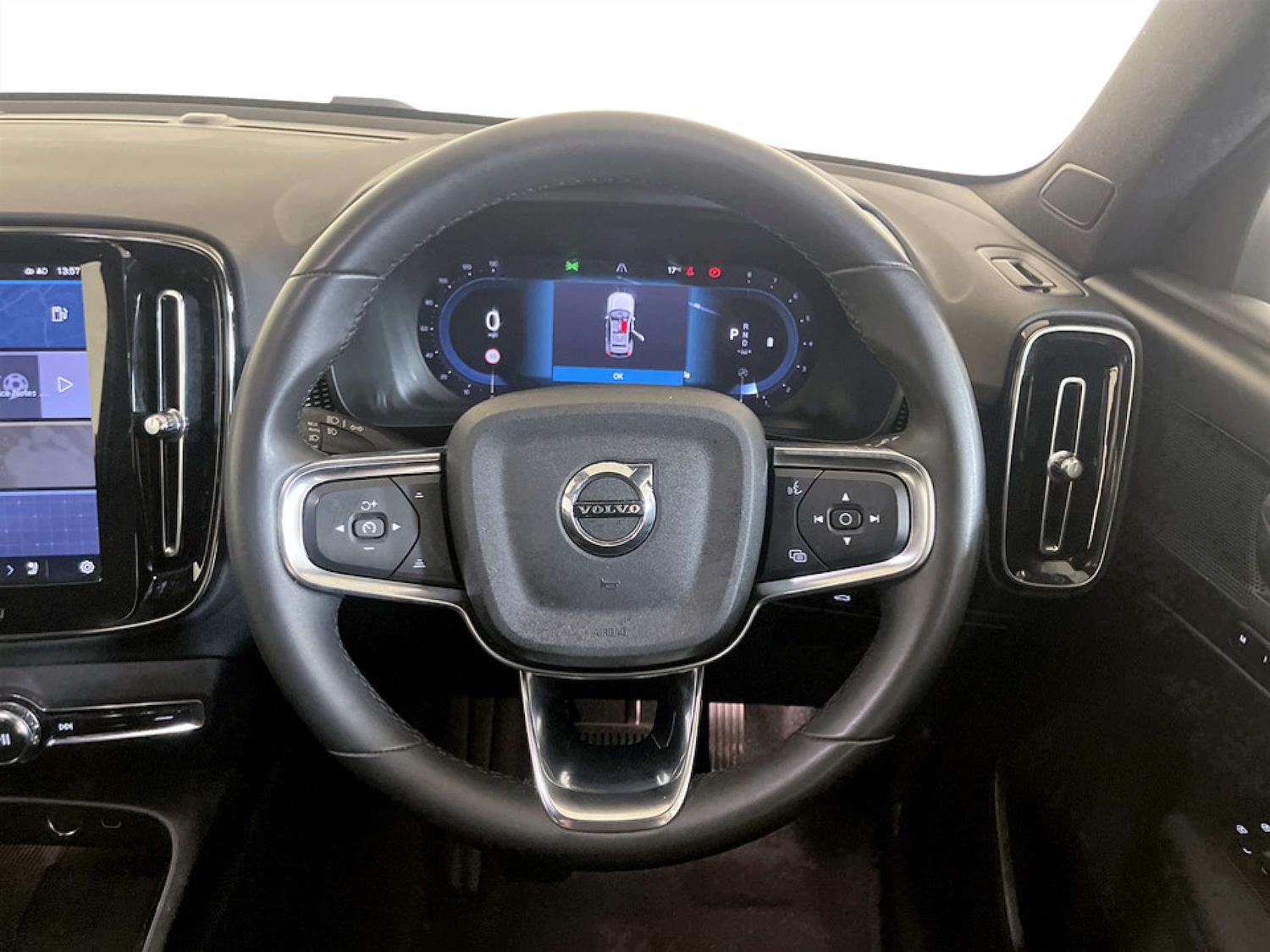 Used Volvo XC40 2023 for sale - 77185793: Photo 17