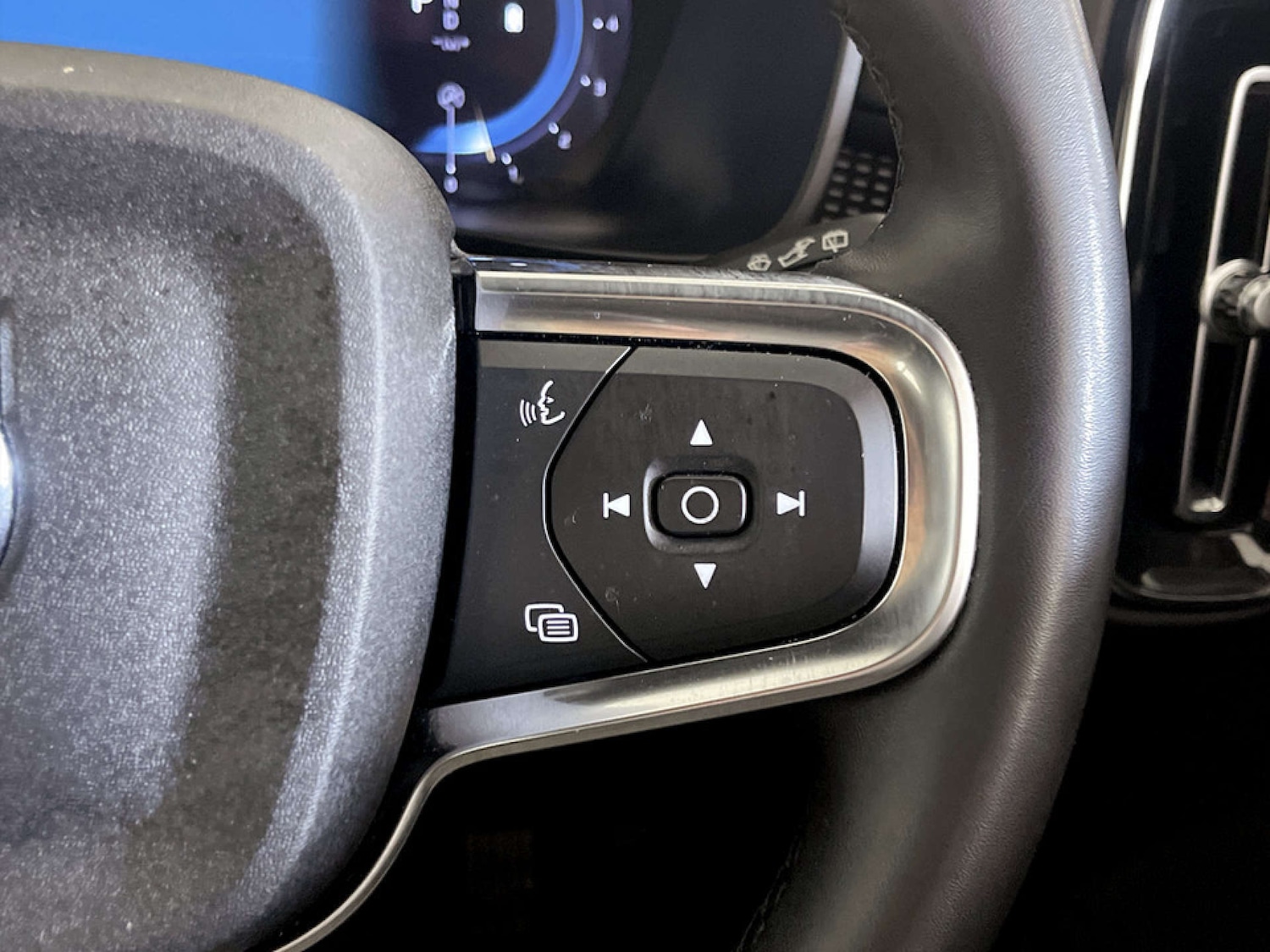 Used Volvo XC40 2023 for sale - 77185793: Photo 19