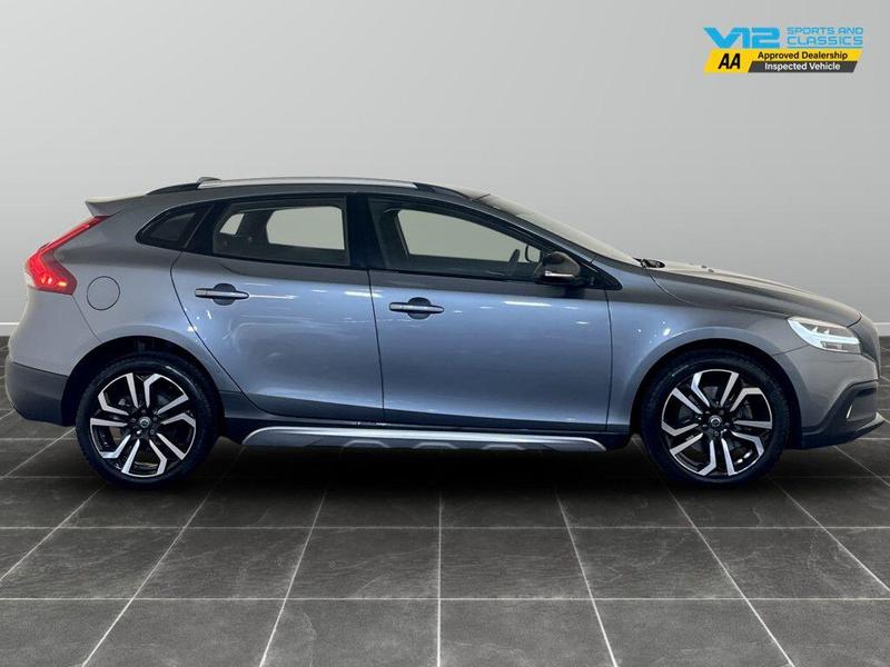 Used Volvo V40 Cross Country 2018 for sale - 76352206: Photo 11