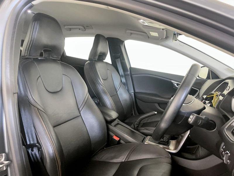 Used Volvo V40 Cross Country 2018 for sale - 76352206: Photo 13