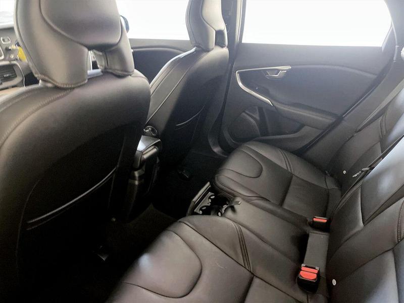 Used Volvo V40 Cross Country 2018 for sale - 76352206: Photo 14