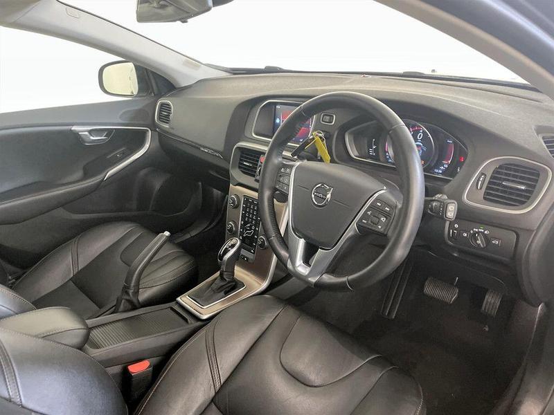 Used Volvo V40 Cross Country 2018 for sale - 76352206: Photo 15