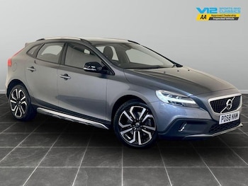 Used Volvo V40 Cross Country 2018 for sale - 76352206: Photo