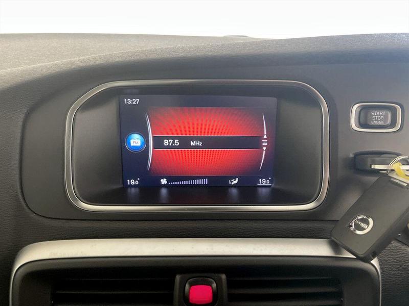 Used Volvo V40 Cross Country 2018 for sale - 76352206: Photo 22