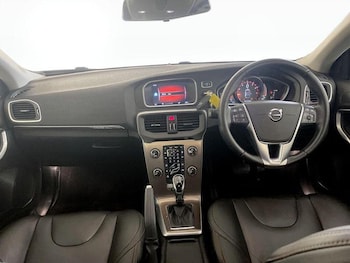 Used Volvo V40 Cross Country 2018 for sale - 76352206: Photo