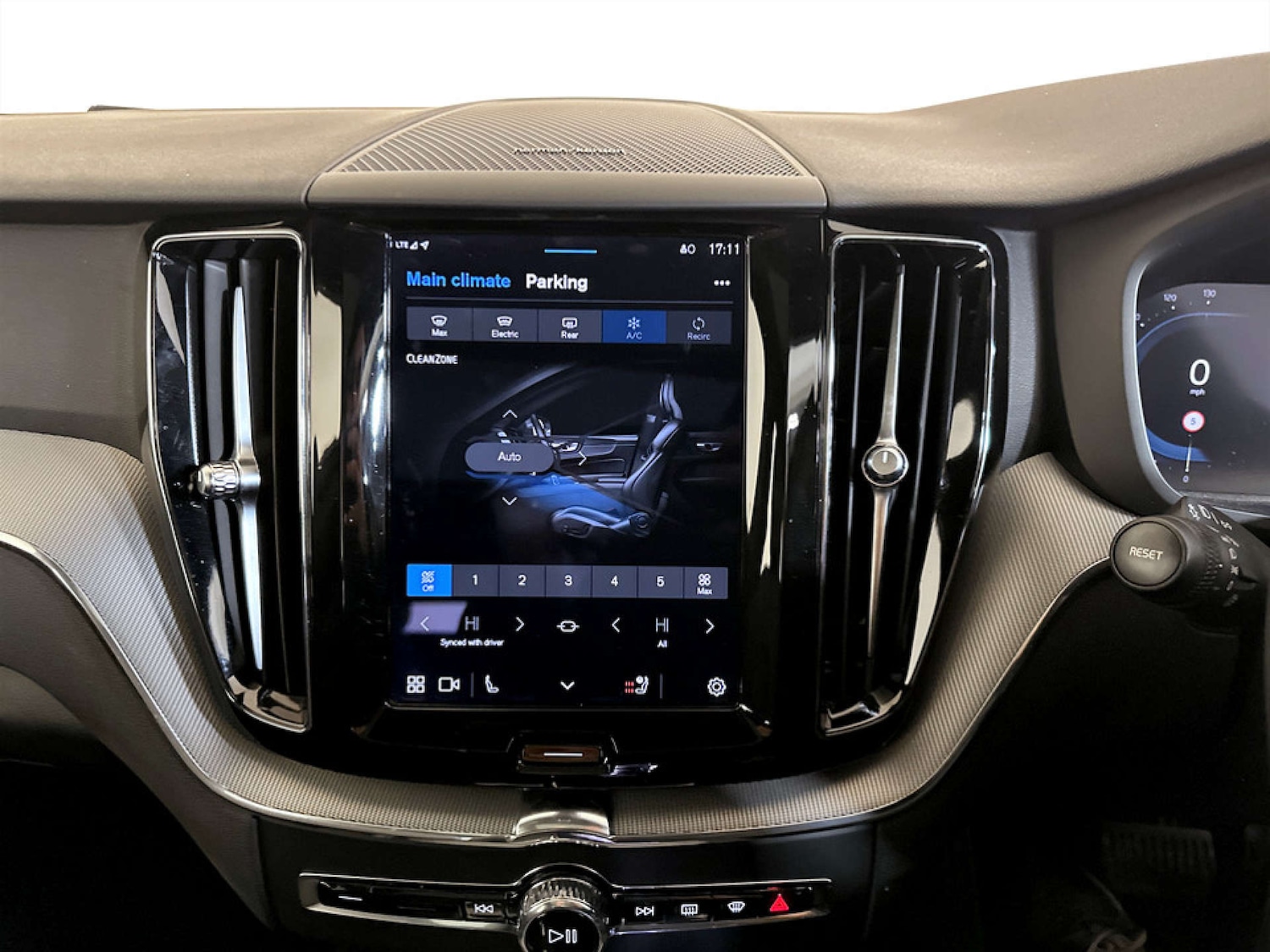 Used Volvo XC60 2023 for sale - 77655568: Photo 25