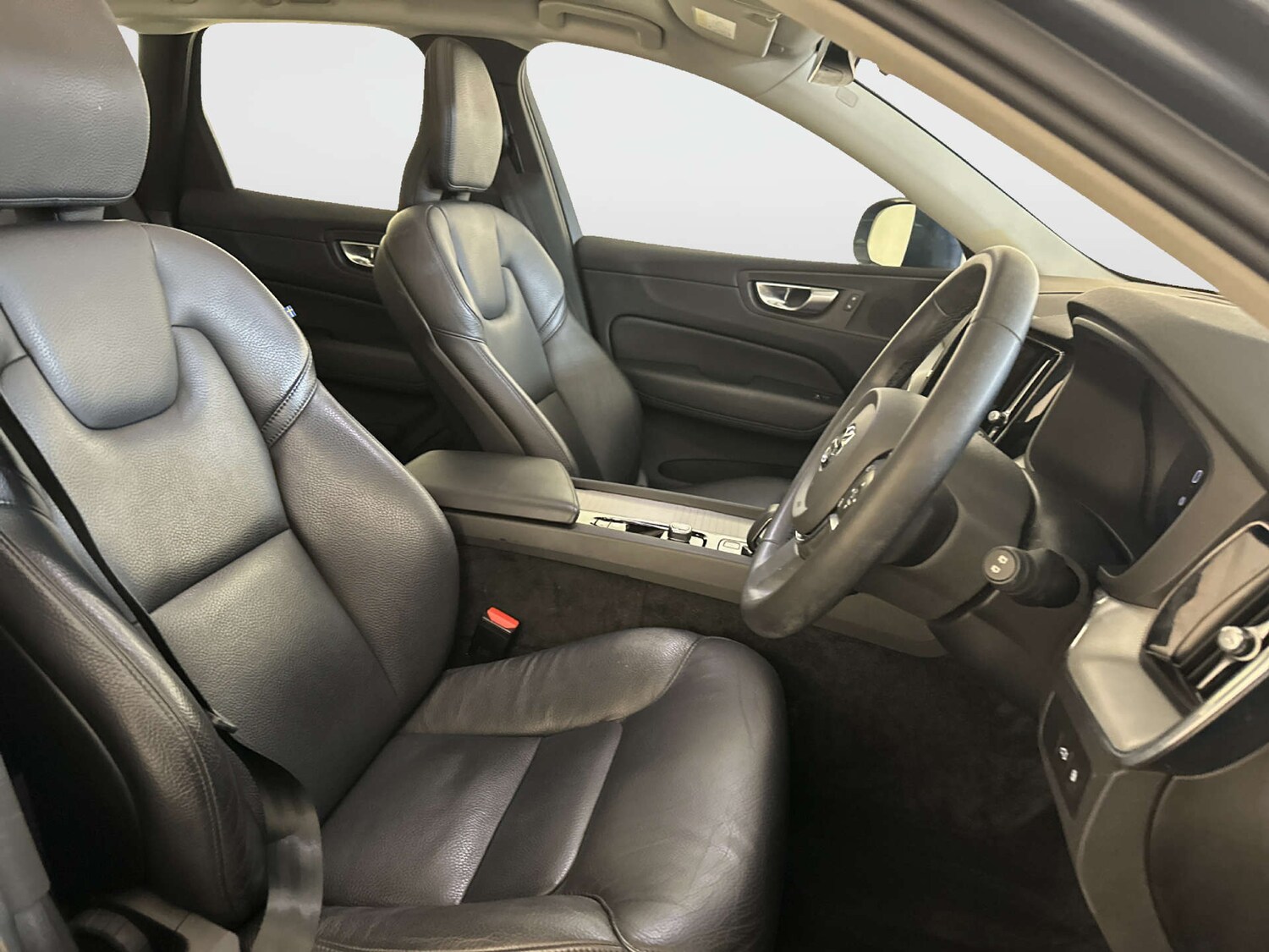 Used Volvo XC60 2023 for sale - 77888850: Photo 13