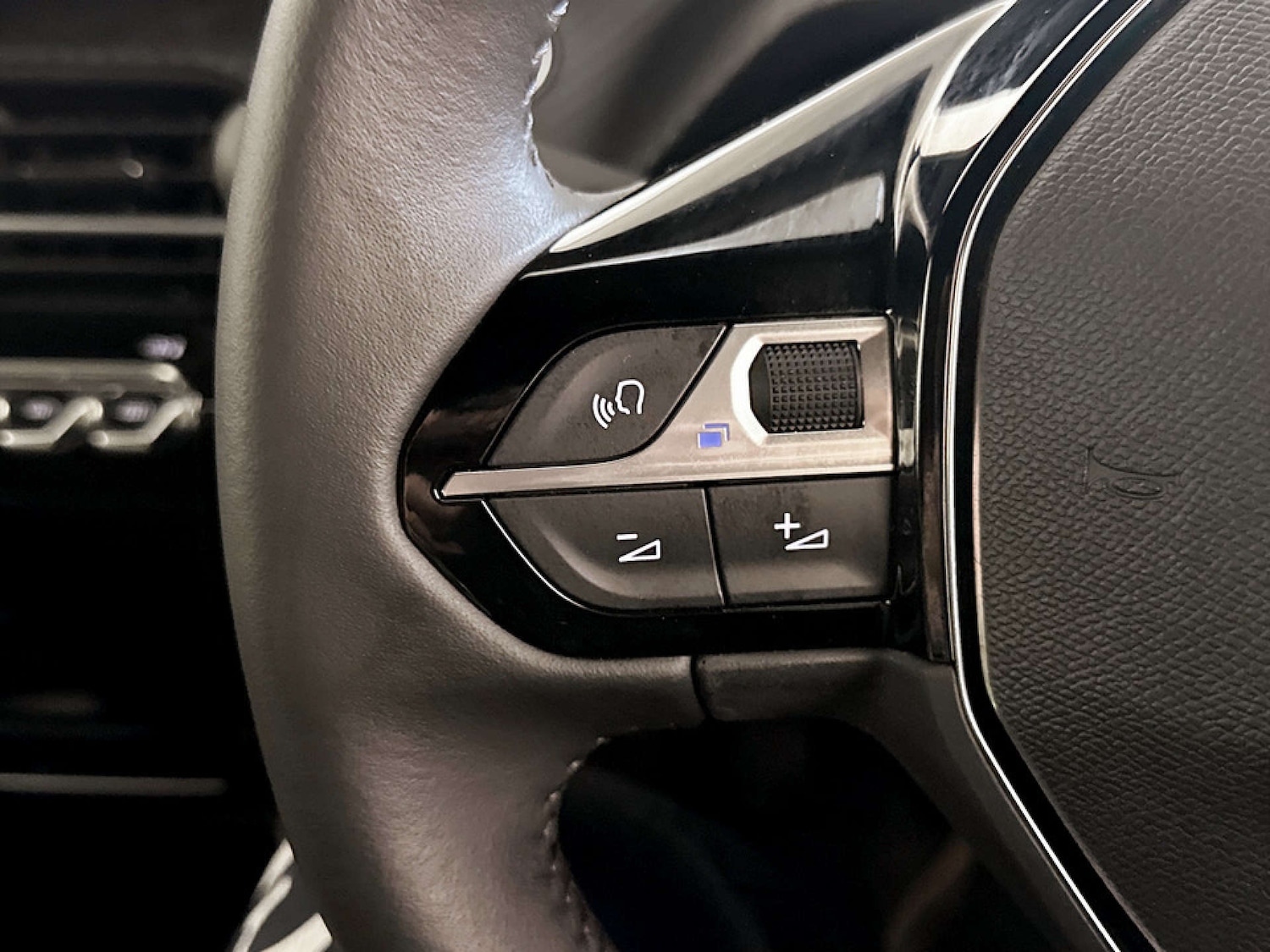 Used Peugeot 2008 2023 for sale - 77805548: Photo 18